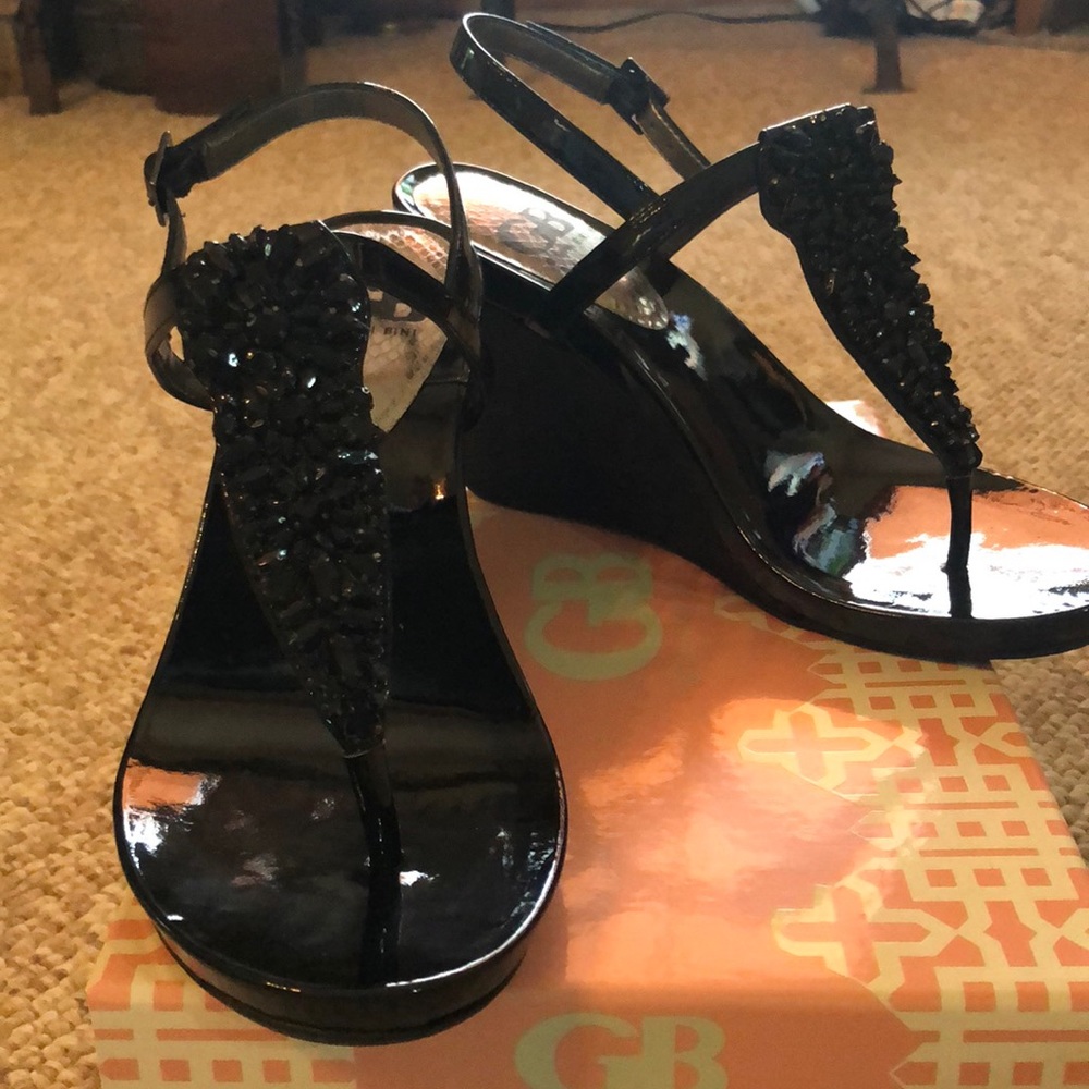GB black wedges